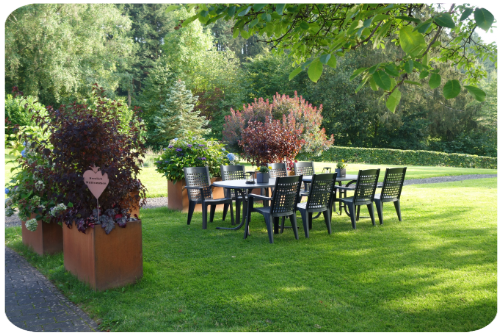 Außenanlage, großer Garten